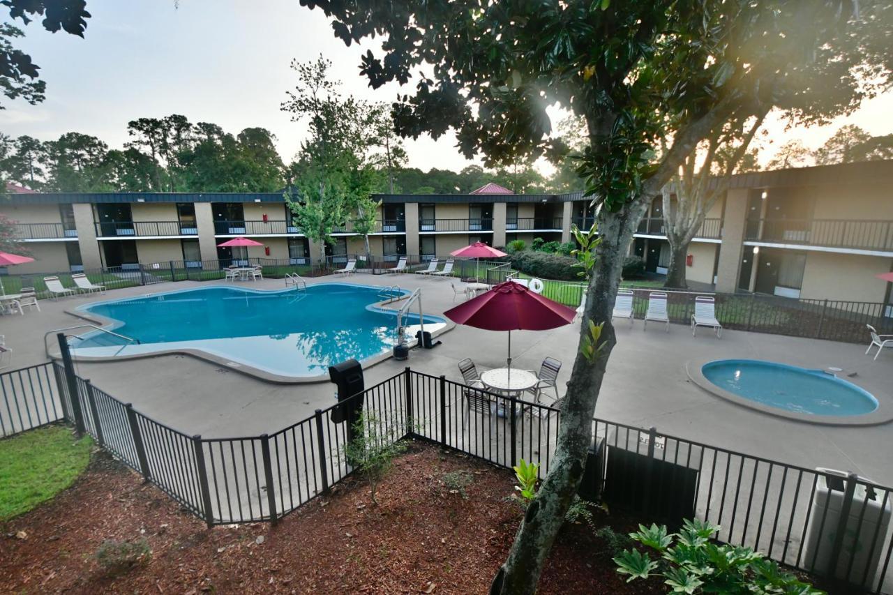 Ramada By Wyndham Jacksonville Hotel & Conference Center מראה חיצוני תמונה