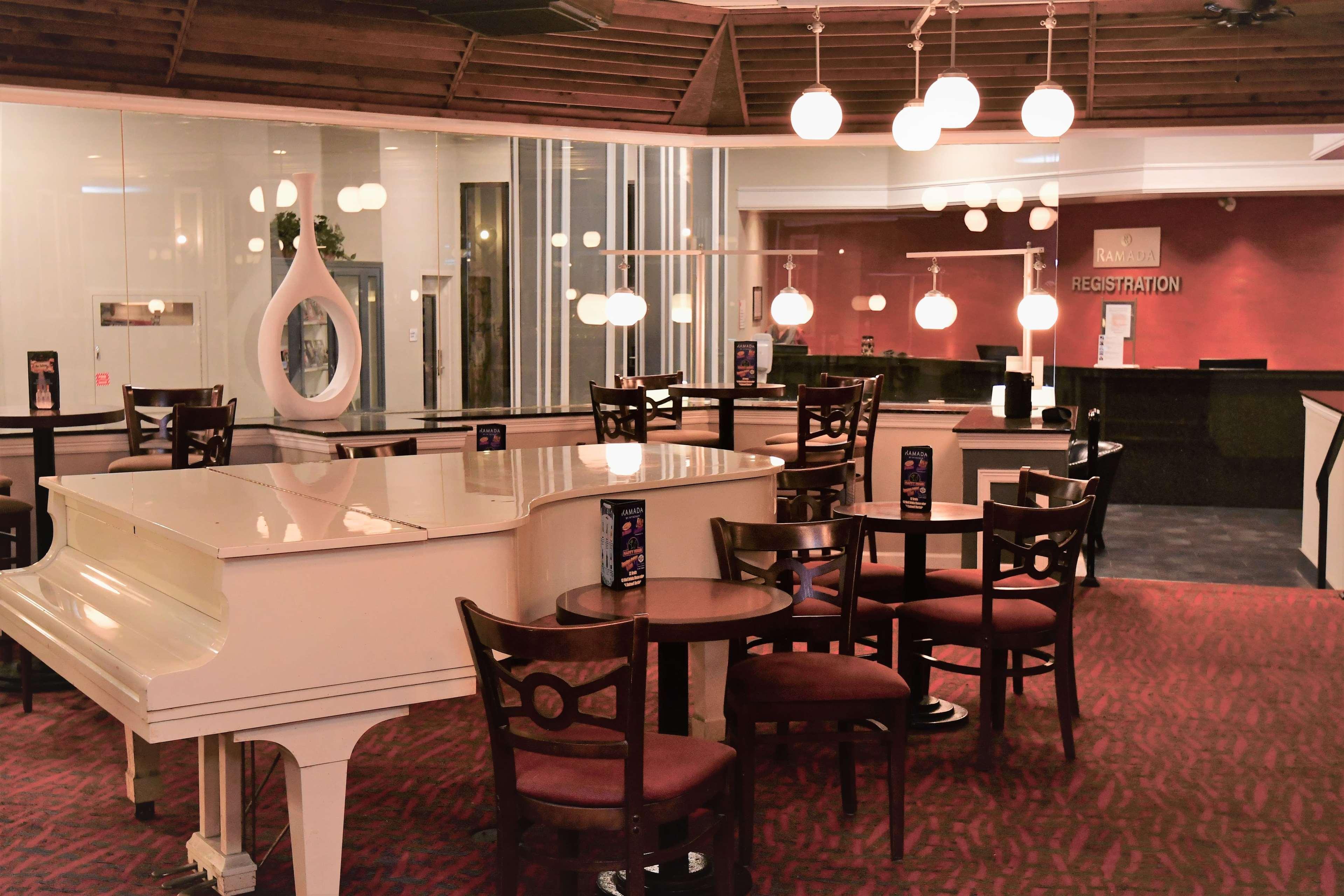 Ramada By Wyndham Jacksonville Hotel & Conference Center מראה חיצוני תמונה