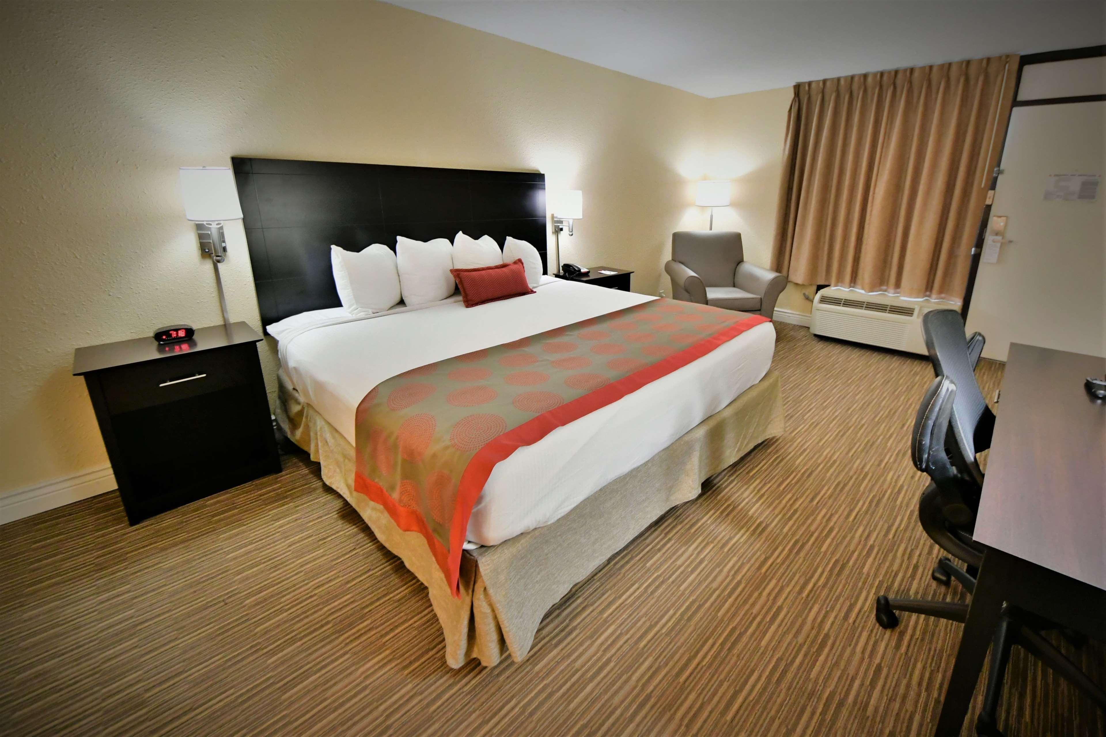 Ramada By Wyndham Jacksonville Hotel & Conference Center מראה חיצוני תמונה