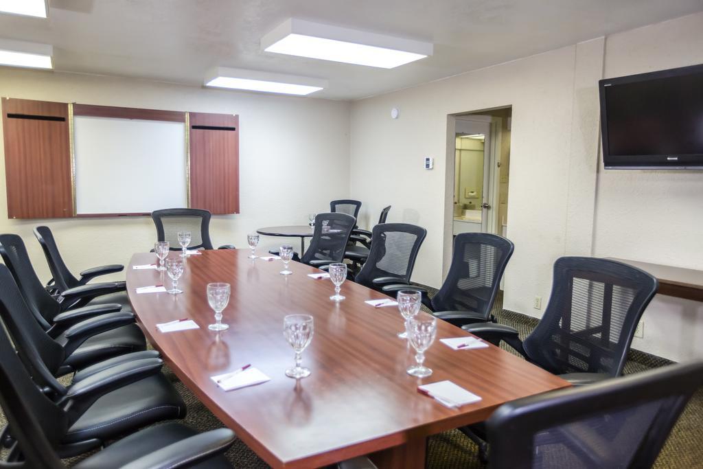 Ramada By Wyndham Jacksonville Hotel & Conference Center מראה חיצוני תמונה