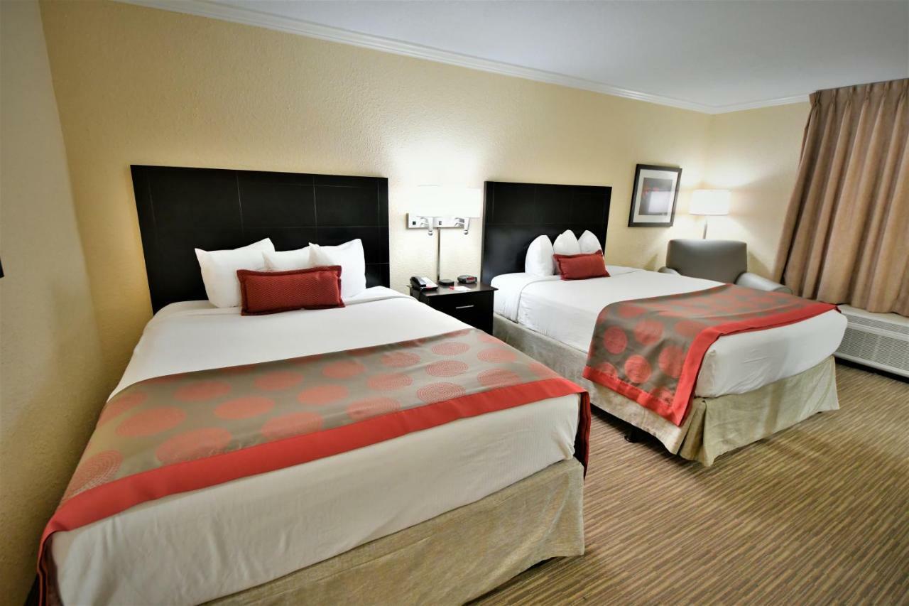 Ramada By Wyndham Jacksonville Hotel & Conference Center מראה חיצוני תמונה