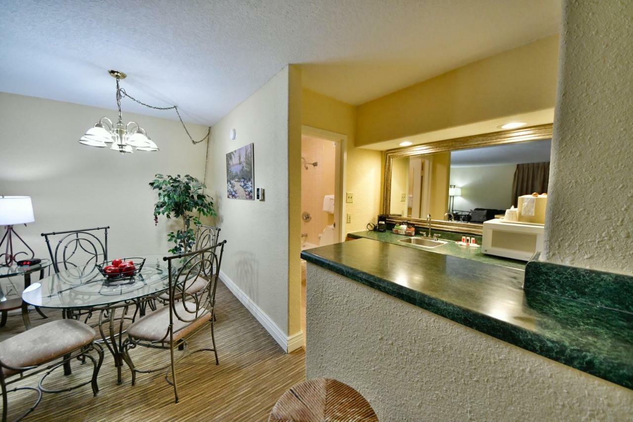 Ramada By Wyndham Jacksonville Hotel & Conference Center מראה חיצוני תמונה