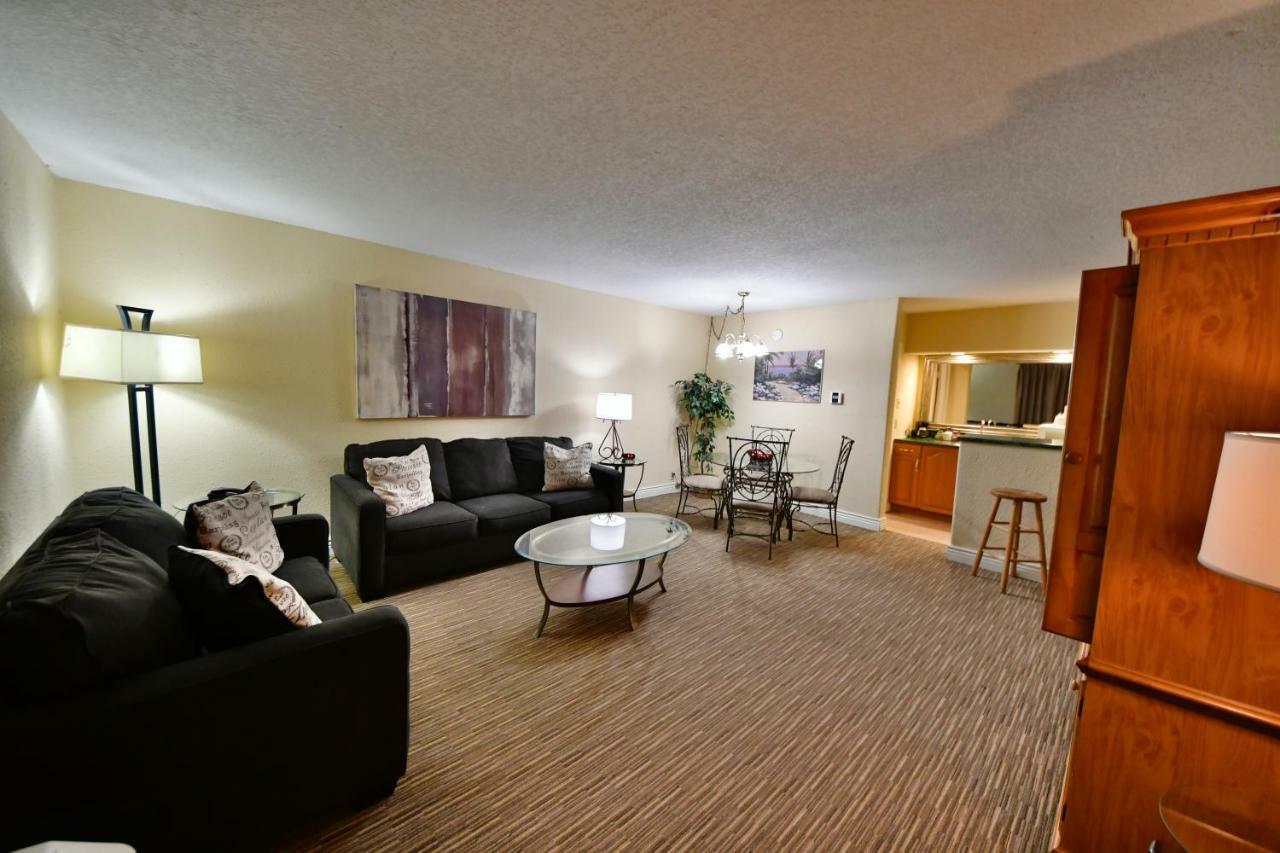 Ramada By Wyndham Jacksonville Hotel & Conference Center מראה חיצוני תמונה